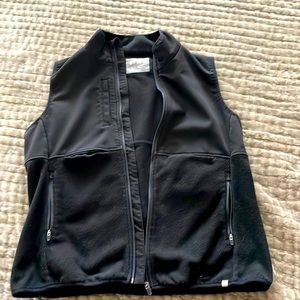 FIGS black On Shift Fleece Vest